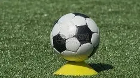 “NFL新赛季首战预测：老鹰对决牛仔！卫冕冠军能否稳居？揭秘三大焦点”